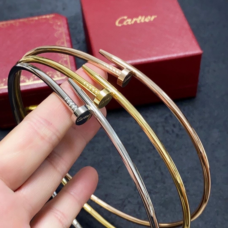Ca*t*er necklaces